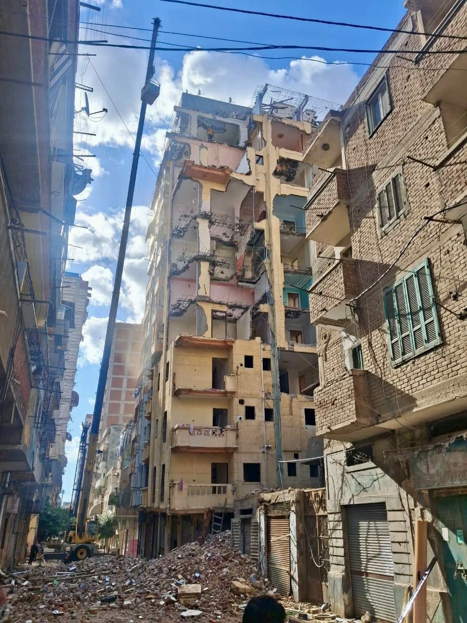 النيابة الإدارية تفحص واقعة ميل عقار أمبروزو المكون من 14 طابق بالإسكندرية (9) النيابة الإدارية تفحص واقعة ميل عقار أمبروزو المكون من 14 طابق بالإسكندرية (9)