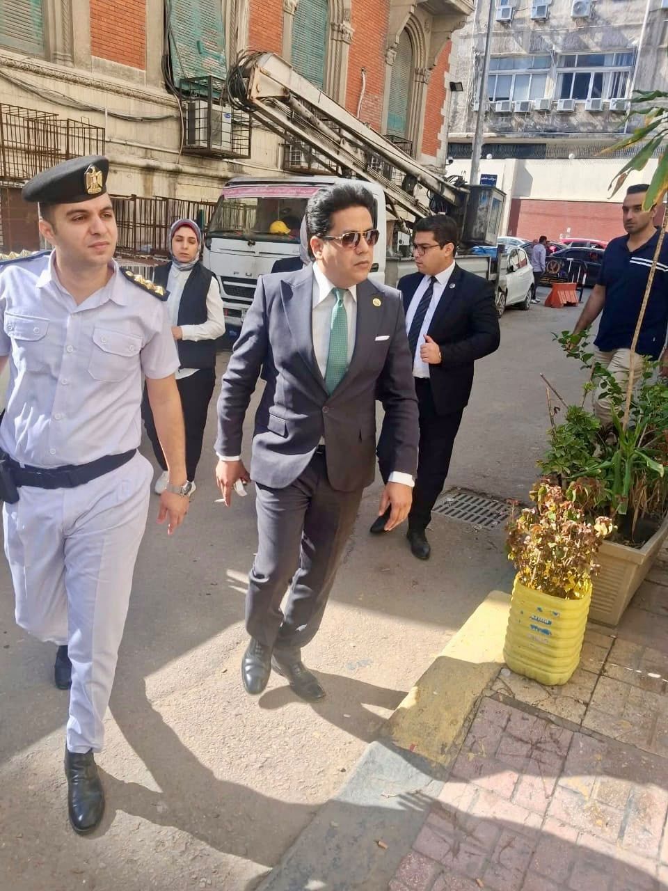 النيابة الإدارية تفحص واقعة ميل عقار أمبروزو المكون من 14 طابق بالإسكندرية (2) النيابة الإدارية تفحص واقعة ميل عقار أمبروزو المكون من 14 طابق بالإسكندرية (2)