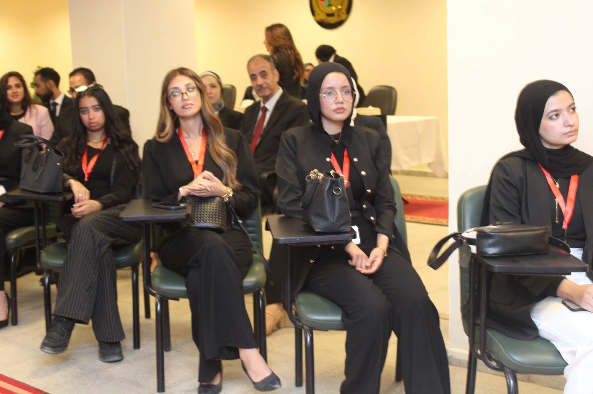 النيابة الإدارية تستضيف وفدًا من كلية القانون بالجامعة المصرية الصينية (12) النيابة الإدارية تستضيف وفدًا من كلية القانون بالجامعة المصرية الصينية (12)