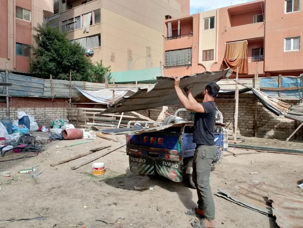 تحرك ميداني لإنهاء معاناة سكان الإخلاص من فرز المخلفات