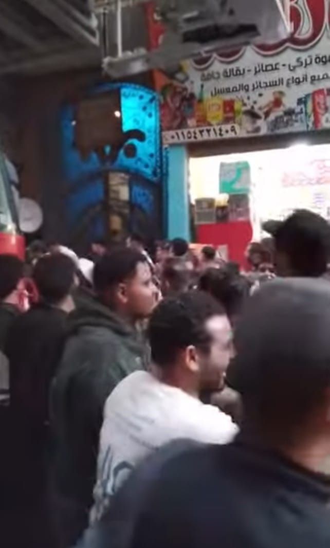 محاولة شاب القفز من عقار بالمنيب (3)