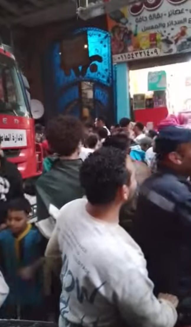 محاولة شاب القفز من عقار بالمنيب (4)