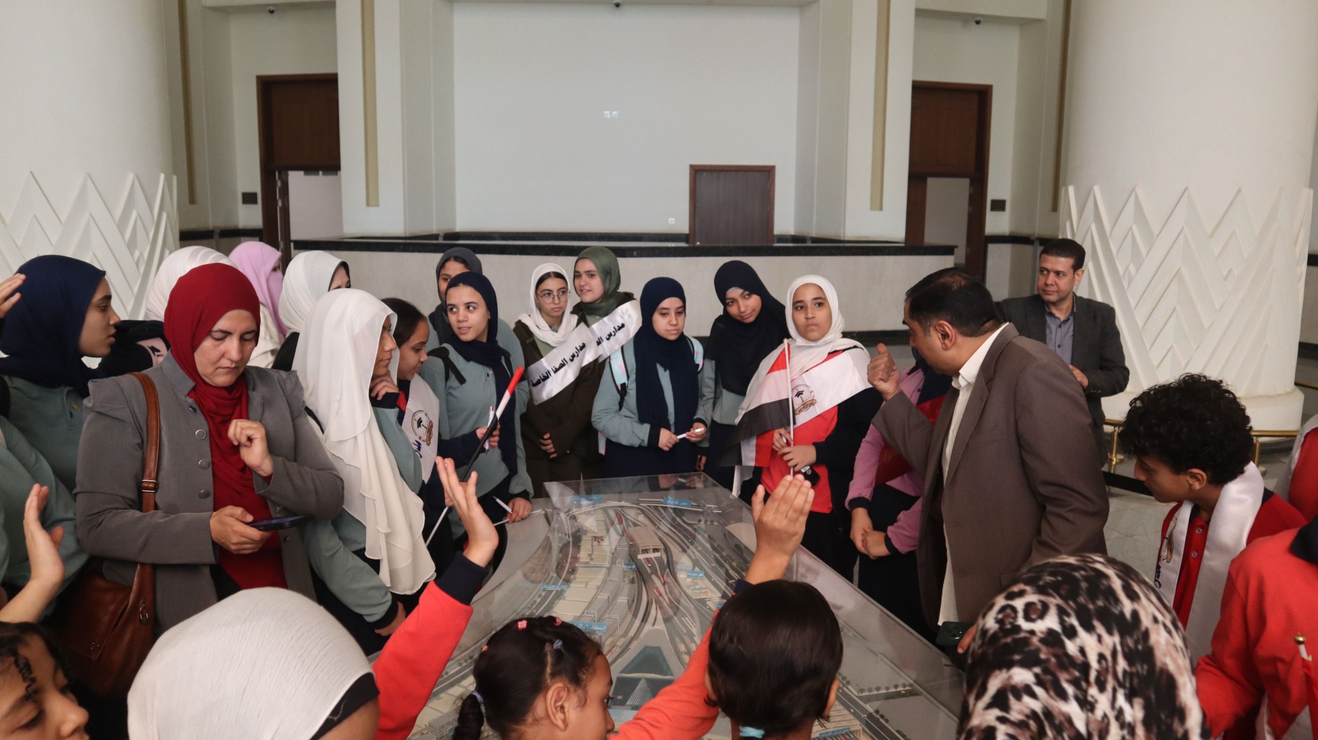 زيارات ميدانية لطلاب المدارس لمحطة بشتيل لتعزيز الوعي بالحفاظ على المرفق