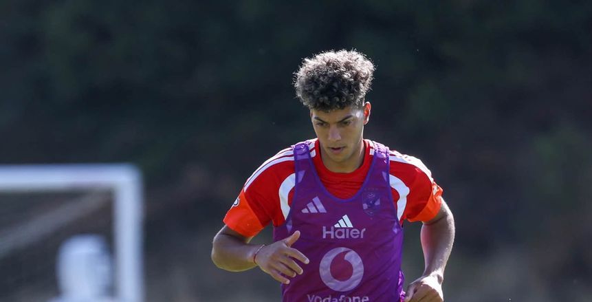 إمام عاشور يظهر في عزاء والدة عبدالرحمن مجدي لاعب بيراميدز «فيديو»