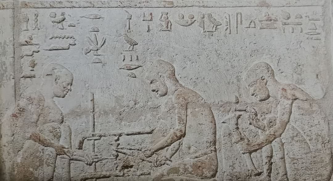 مراحل صناعة النبيذ على جدران مقابر القدماء المصريين (2) مراحل صناعة النبيذ على جدران مقابر القدماء المصريين (2)