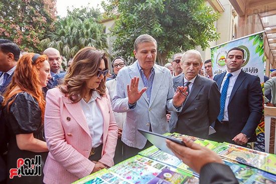 وزير الزراعة فى معرض النباتات الطبية وزير الزراعة فى معرض النباتات الطبية