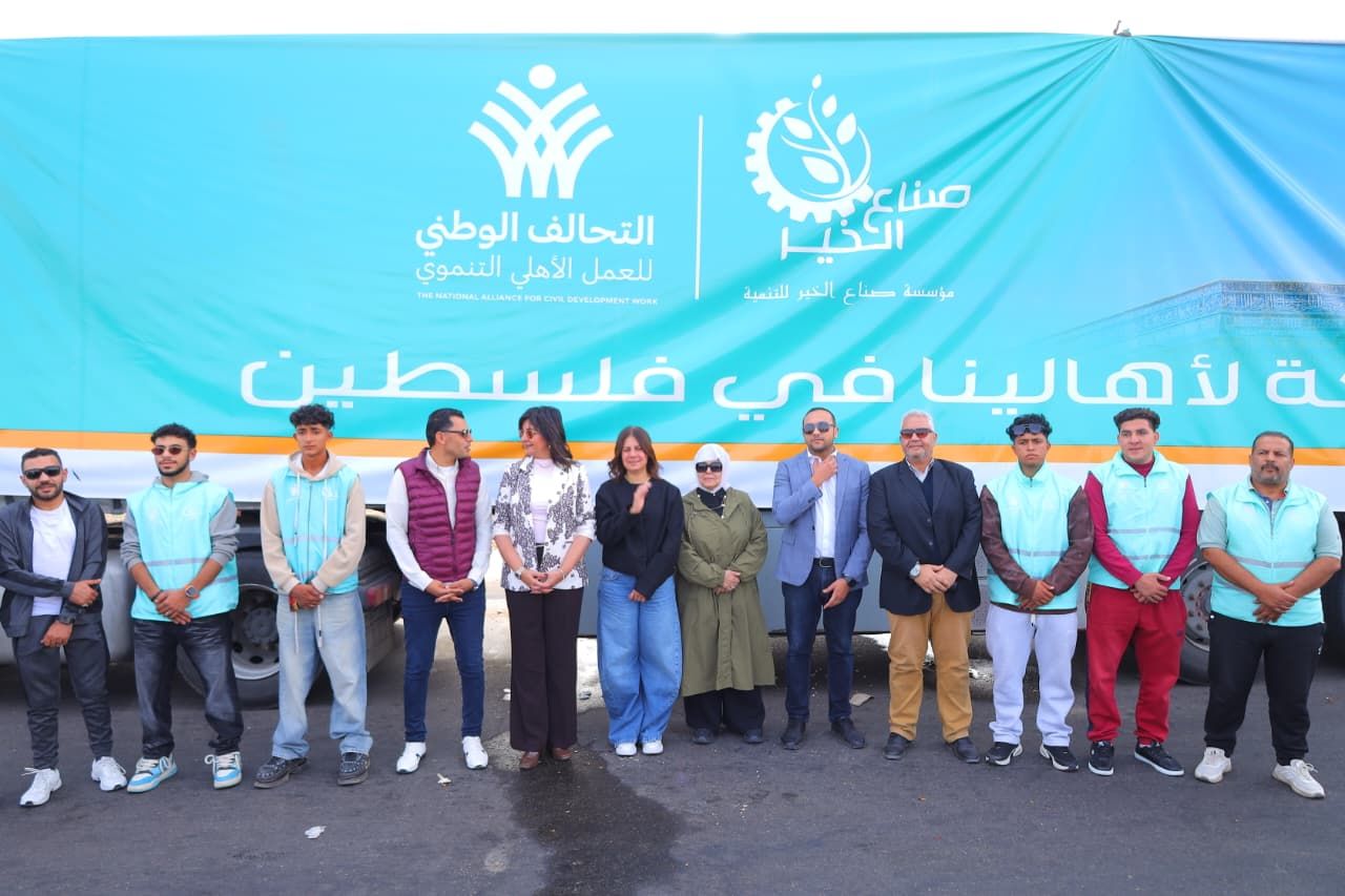 «صناع الخير» تشارك في القافلة الـ14 لدعم الأشقاء في فلسطين (3) «صناع الخير» تشارك في القافلة الـ14 لدعم الأشقاء في فلسطين (3)