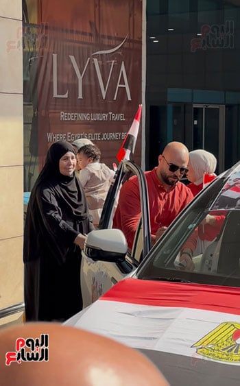 أسرة ميار عثمان تصل مطار القاهرة (3) أسرة ميار عثمان تصل مطار القاهرة (3)