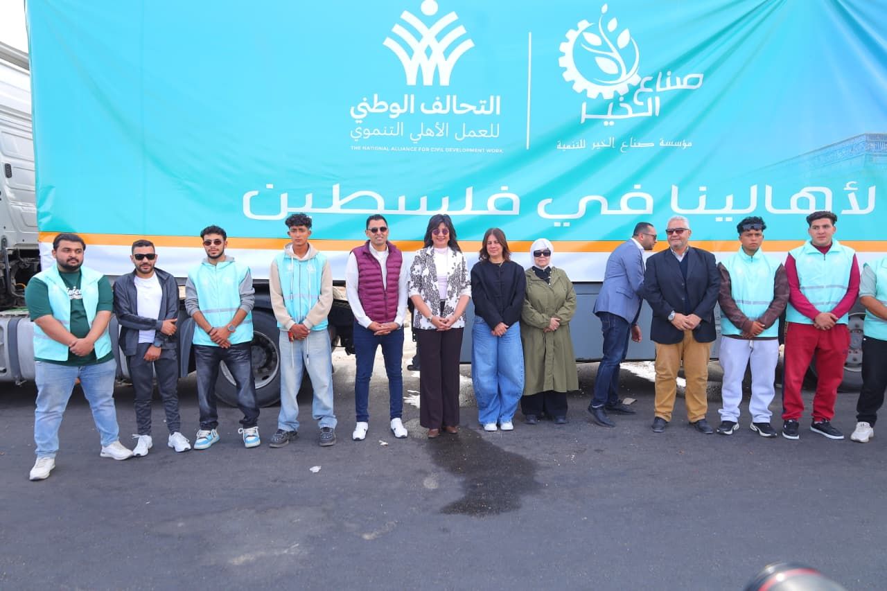 «صناع الخير» تشارك في القافلة الـ14 لدعم الأشقاء في فلسطين (4) «صناع الخير» تشارك في القافلة الـ14 لدعم الأشقاء في فلسطين (4)