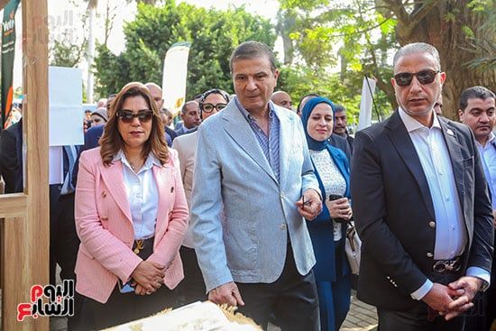 الوزير ومحافظ الجيزة أثناء الجولة الوزير ومحافظ الجيزة أثناء الجولة