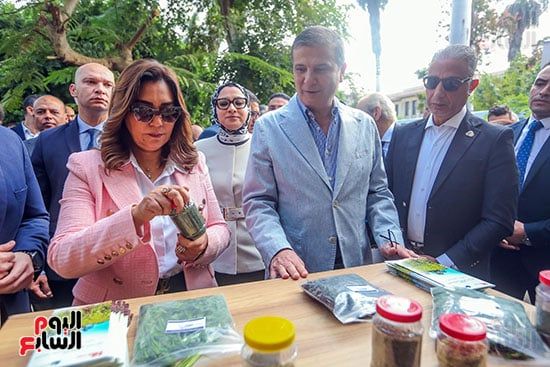 جولة الوزير على المعرض جولة الوزير على المعرض