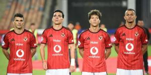 رد فعل إمام عاشور وزيزو بعد مغادرة مباراة القناة بقرار من عموتة