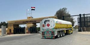 دخول شاحنات مساعدات إنسانية من معبر رفح البري لإغاثة قطاع غزة