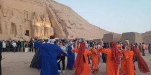 7 فرق شعبية تقدم عروضها الختامية أمام معبد أبوسمبل مع تعامد الشمس