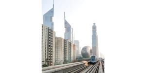 مترو دبي يشق طريقه بين معالم المستقبل في دبي