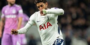 عمر مرموش يقود تشكيل توتنهام أمام تشيلسي في الدوري الإنجليزي