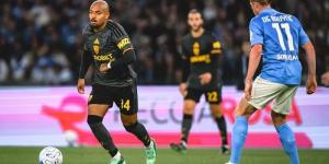 روما يحرم نابولي من الفوز بتعادل مثير في الوقت القاتل بالدوري الإيطالي