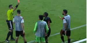 طرد لاعب يونايتد بعد خروجه بديلاً في مواجهة حتا بكأس رئيس الدولة