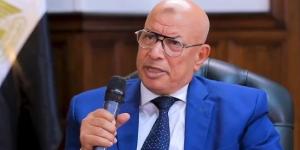 رئيس القابضة لمياه الشرب: خروج أسماك صغيرة من الحنفية شائعات غير منطقية وافتراء.. وأحفادي بيشربوا منها