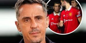 نيفيل يشن هجوماً حاداً على ملاك مانشستر يونايتد: بيعوا النادي فوراً.. لقد طفح الكيل!