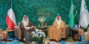 سمو وزير الطاقة وزير الصناعة والثروة المعدنية يلتقي وزير الخارجية الكويتي