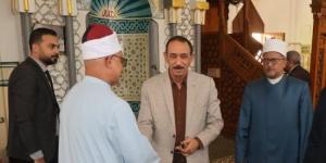 محافظ سوهاج يلتقي المواطنين ويستمع إلى مطالبهم عقب صلاة الجمعة :اليوم السابع