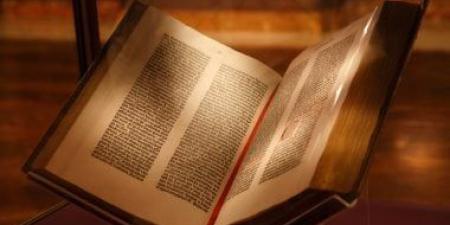 تعرف على تفاصيل مشروع ترجمة الكتاب المقدس بلغة الإشارة المصرية :اليوم السابع