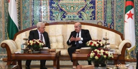 الرئيس عباس يهنئ نظيره الجزائري بعيد الثورة المجيدة