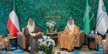 سمو وزير الطاقة وزير الصناعة والثروة المعدنية يلتقي وزير الخارجية الكويتي