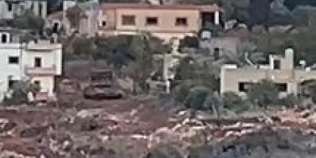 بالفيديو| تحرك آليات العدو في بلدة زوطر الشرقية