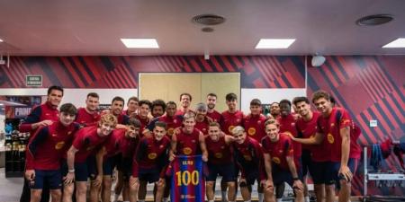 برشلونة يحتفل بمئوية داني أولمو رغم الإصابة