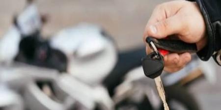 التحقيق في سرقة دراجة نارية من أمام فيلا عباس أبو الحسن بمنطقة كرداسة