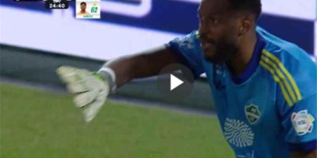 نتيجة مباراة الشباب والأهلي الآن.. الشباب يتقدم 3-1 بعد طرد الصانبي