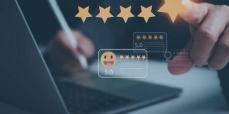 ابتزاز بـ«لايك وشير».. كيف يمارس بلوجرز التقييم الوهميون القرصنة على المشاريع الصغيرة؟