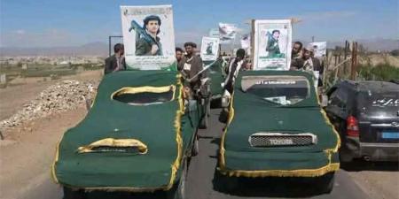 ما الذي حدث عند نقاط التفتيش الحوثية في جبهات تعز وأدى إلى إيقاف ومعاقبة قيادات أمنية ؟