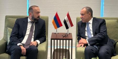 بدر عبد العاطي يبحث مع نظيره الأرميني توسيع الاستثمارات والتبادل التجاري على هامش حوار المنامة