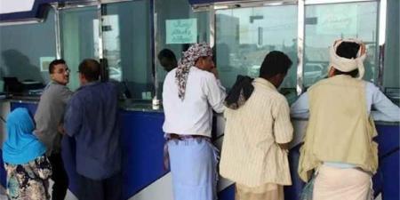 متعاملون يتهمون بنك الكريمي شبكات صرافة في تعز بفرص جباية جديدة ورفع عمولات الحوالات لأكثر من 10 أضعاف