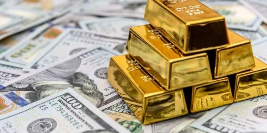 الذهب يرتفع مع انخفاض النفط