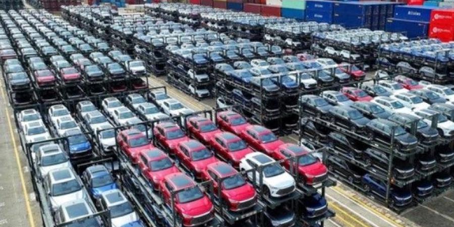 وكلاء وتجار السيارات يتوقفون عن البيع بعد تجاوز الدولار 54 جنيهًا