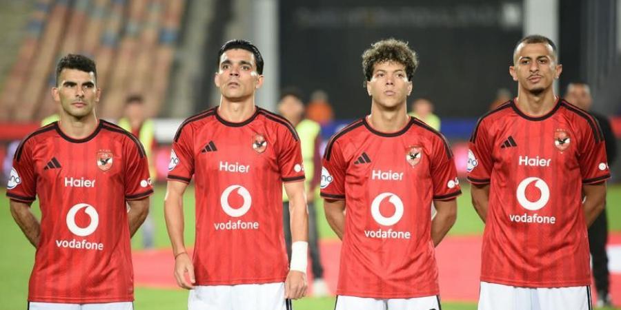 رد فعل إمام عاشور وزيزو بعد مغادرة مباراة القناة بقرار من عموتة