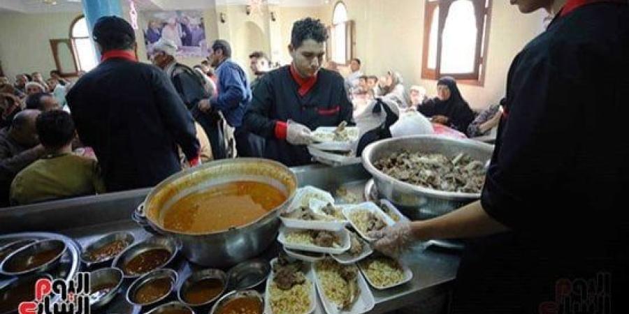 تكية السيد البدوي بطنطا تستقبل مئات الزوار بوجبات لحوم وفراخ وبط مجانا :اليوم السابع