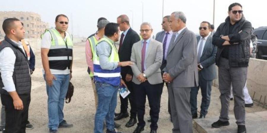 محافظ بني سويف يتابع إنجاز كوبري الميمون وصيانة كوبري قُشيشة