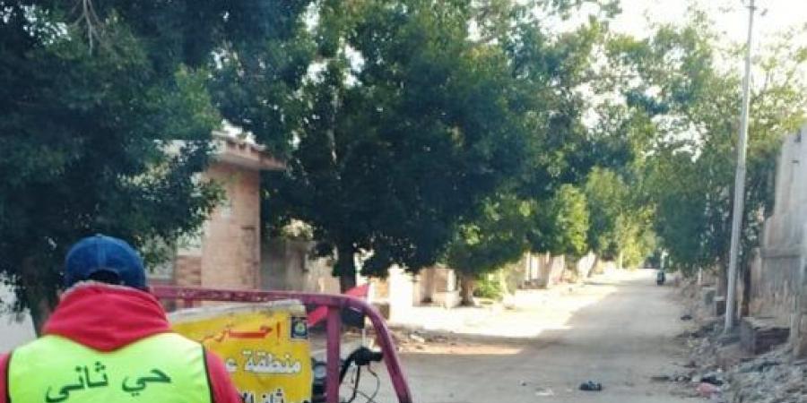 محافظ الإسماعيلية يتابع حملات النظافة بمحيط المقابر.. ورفع كميات كبيرة من جريد النخيل والمخلفات :اليوم السابع