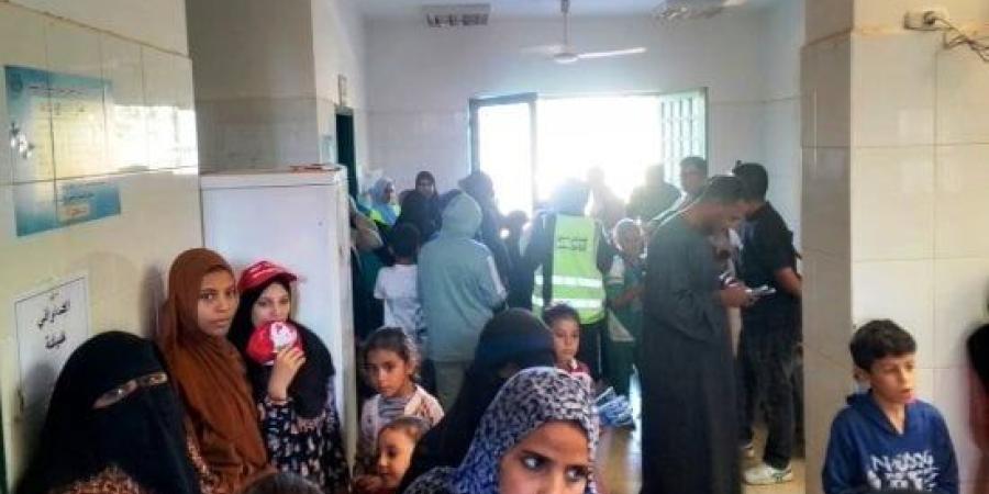 الكشف على 363 حالة بالقافلة الطبية بوادى النقرة بأسوان :اليوم السابع