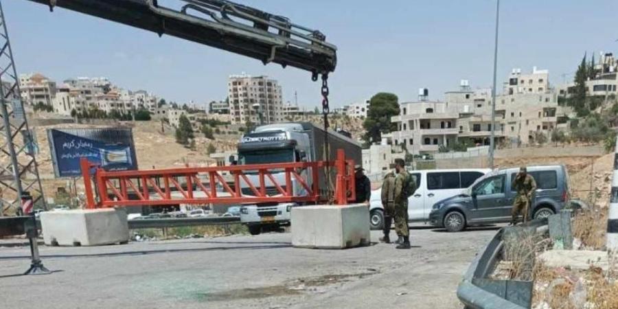 الاحتلال يركّب بوابتين حديديتين على مدخل مركة وشارع جنين _ نابلس