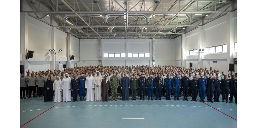 خلال زيارته لليونان.. ولي عهد أبوظبي يزور مركز التدريب والتأهيل الفني ويلتقي عدداً من الطلبة العسكريين الإماراتيين