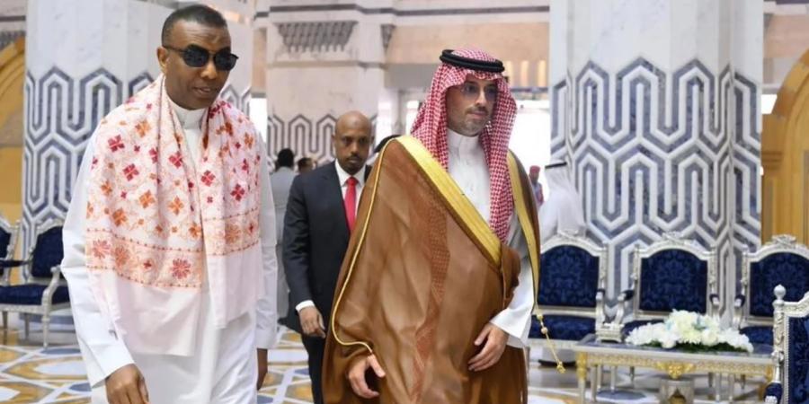 رئيس وزراء الصومال يبدأ زيارة إلى السعودية