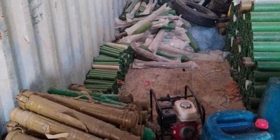 نجاح أمني في شبوة.. الإطاحة بخلية حوثية من 13 عنصرًا وإحباط شحنة أسلحة ومتفجرات مهرّبة عبر البحر