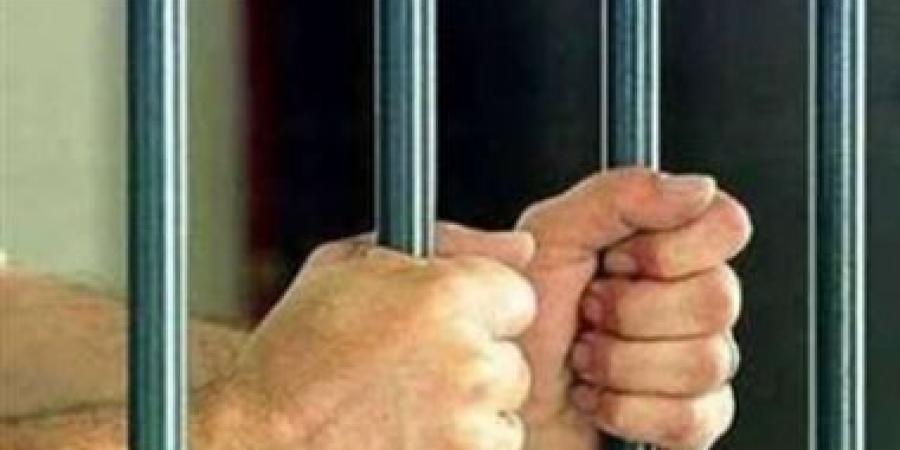 إحالة شاب للمحاكمة بتهمة سرقة مواطن وإجباره على توقيع إيصالات أمانة فى أوسيم :اليوم السابع