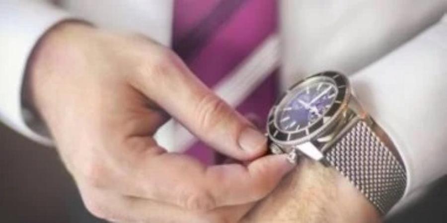 الخميس منتصف الليل موعد بدء التوقيت الشتوى .. ماذا يقول القانون ؟